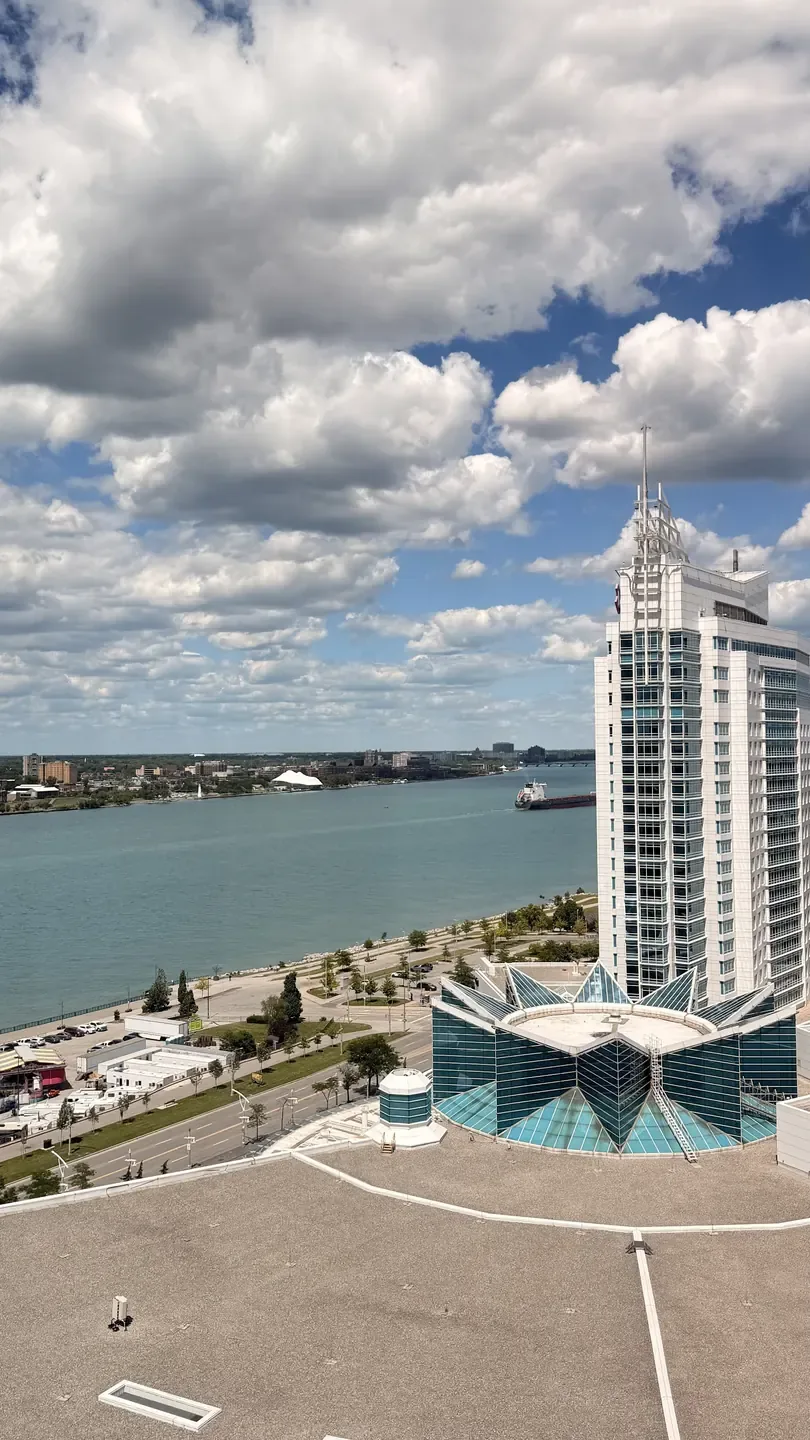 Tall waterfront hotel towers in Windsor, Ontario